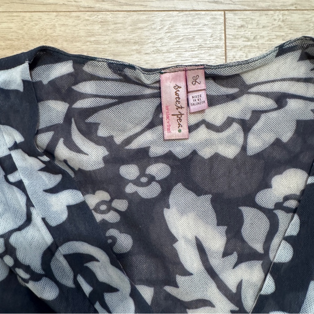 Sweet Pea Black and Gray Floral Long Sleeve Top - Picture 2 of 2